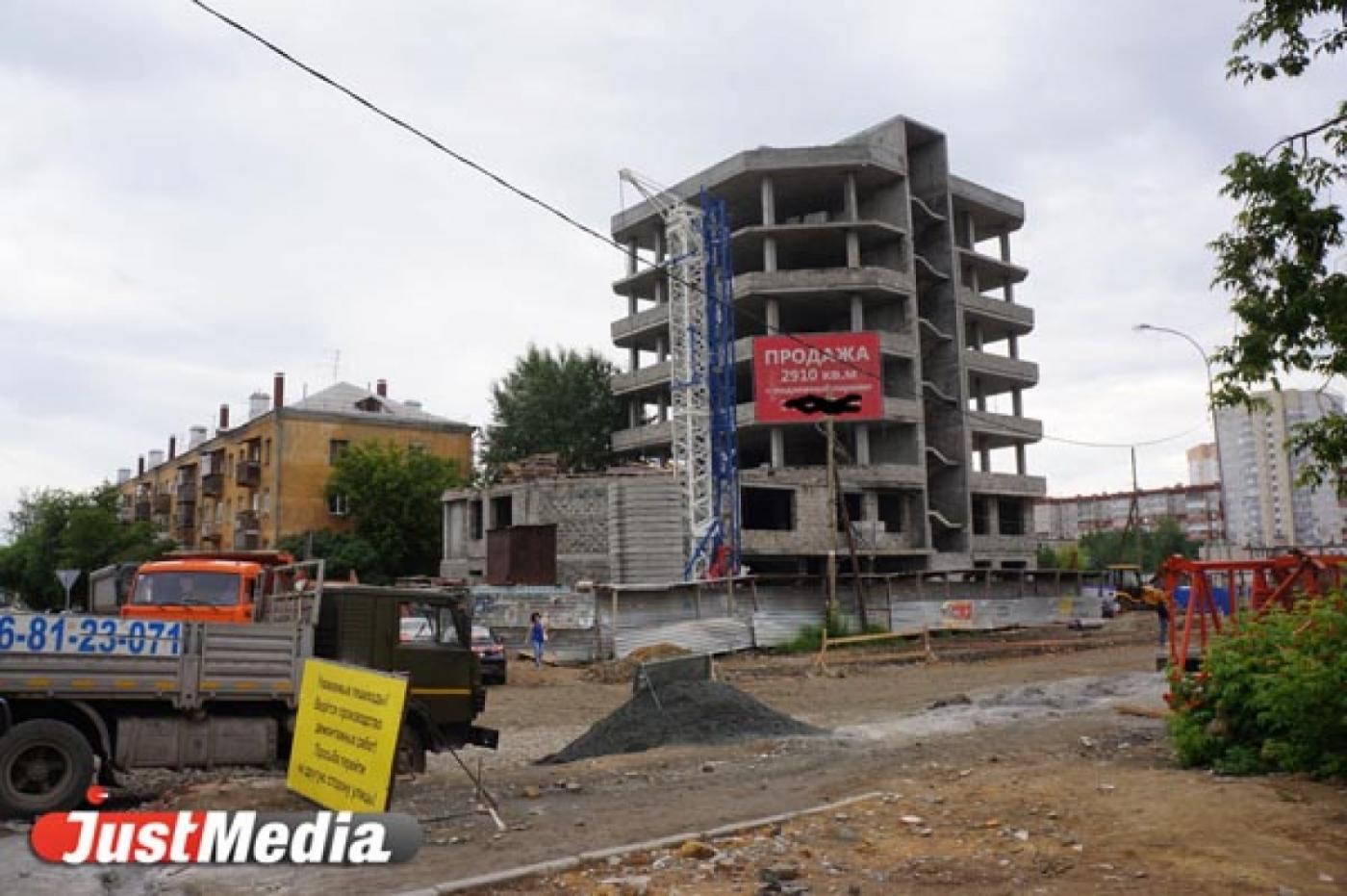 Корпорация депутата Конькова не в ладах с законом: пятиэтажный недострой несанкционированно прирос еще двумя этажами. ФОТО - Фото 1