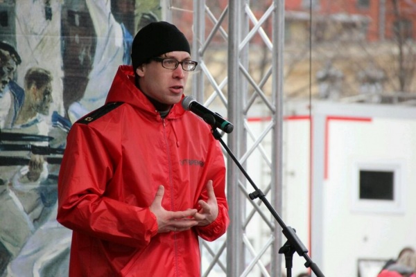 Сторонники возвращения Краснознаменной группы на Плотинку оказались адептами украинской пропаганды