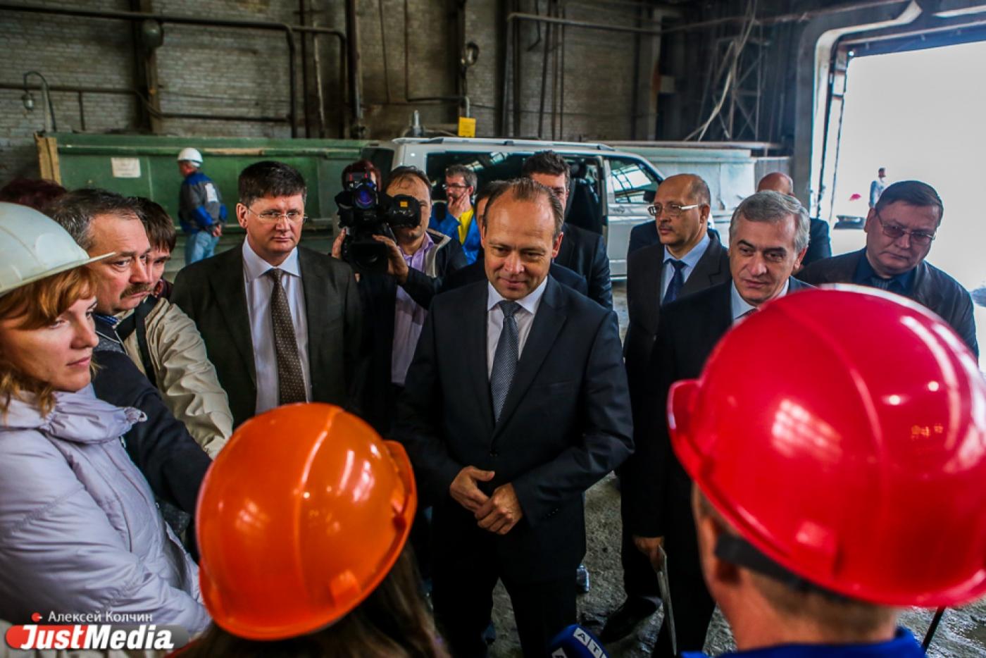 Поездка Пересторонина в Березовский не обошлась без скандала: на заводе беженцев прятали от журналистов - Фото 1