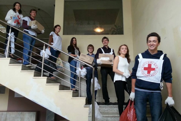 Красный Крест делит гуманитарную помощь между своими сотрудниками. Но только между дисциплинированными - Фото 1