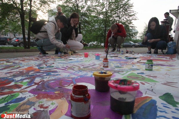 Герои рунета, коммунальный авангард и загадочное современное искусство удивляли екатеринбуржцев в «Ночь музеев» - Фото 1