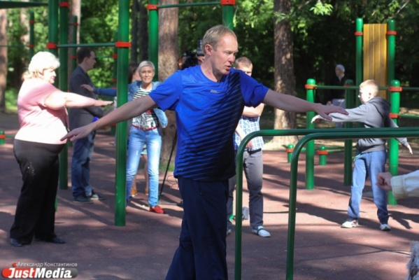 Зарядка для Севастополя. Сергей Чепиков расшевелил крымских гостей - Фото 1