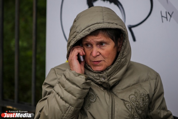 Голодовка в защиту прав заключенных: три общественницы уже восемь дней сидят под окнами свердловской ГУФСИН - Фото 1