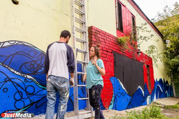 «Стараемся не быть вандалами. Всегда оцениваем объект, с которым предстоит работать». Израильские художники создали в Екатеринбурге свой островок стрит-арта. ИНТЕРВЬЮ - Фото 1