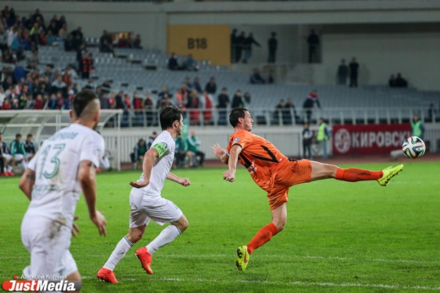 Неурожайный август: «Урал» за месяц заработал всего одно очко и опустился почти на дно таблицы - Фото 1