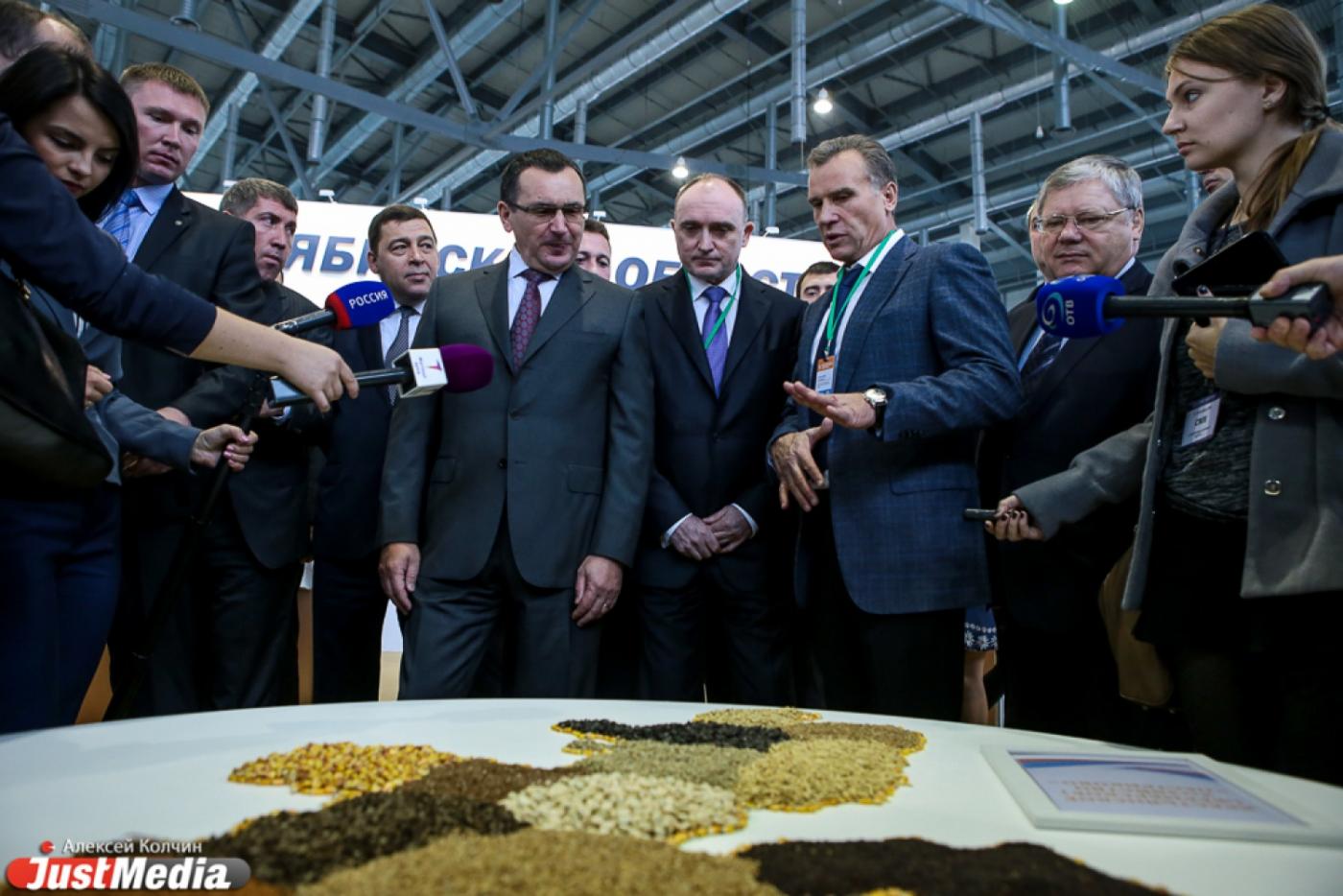 Министр Федоров намекнул на господдержку Илье Бондареву, и унес с агропромышленной выставки банку югорских фрикаделек - Фото 1