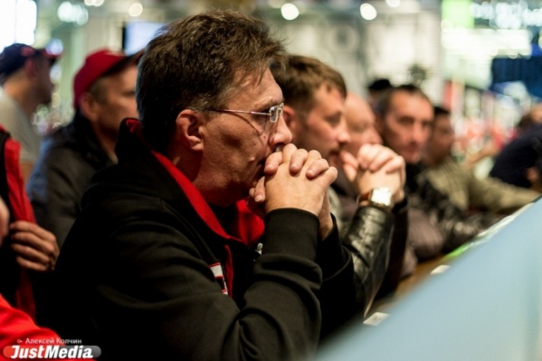 «Проводим в два раза больше разборов, уже две указки лазерных сломали». Руководство «Автомобилиста» ответило на вопросы болельщиков - Фото 1