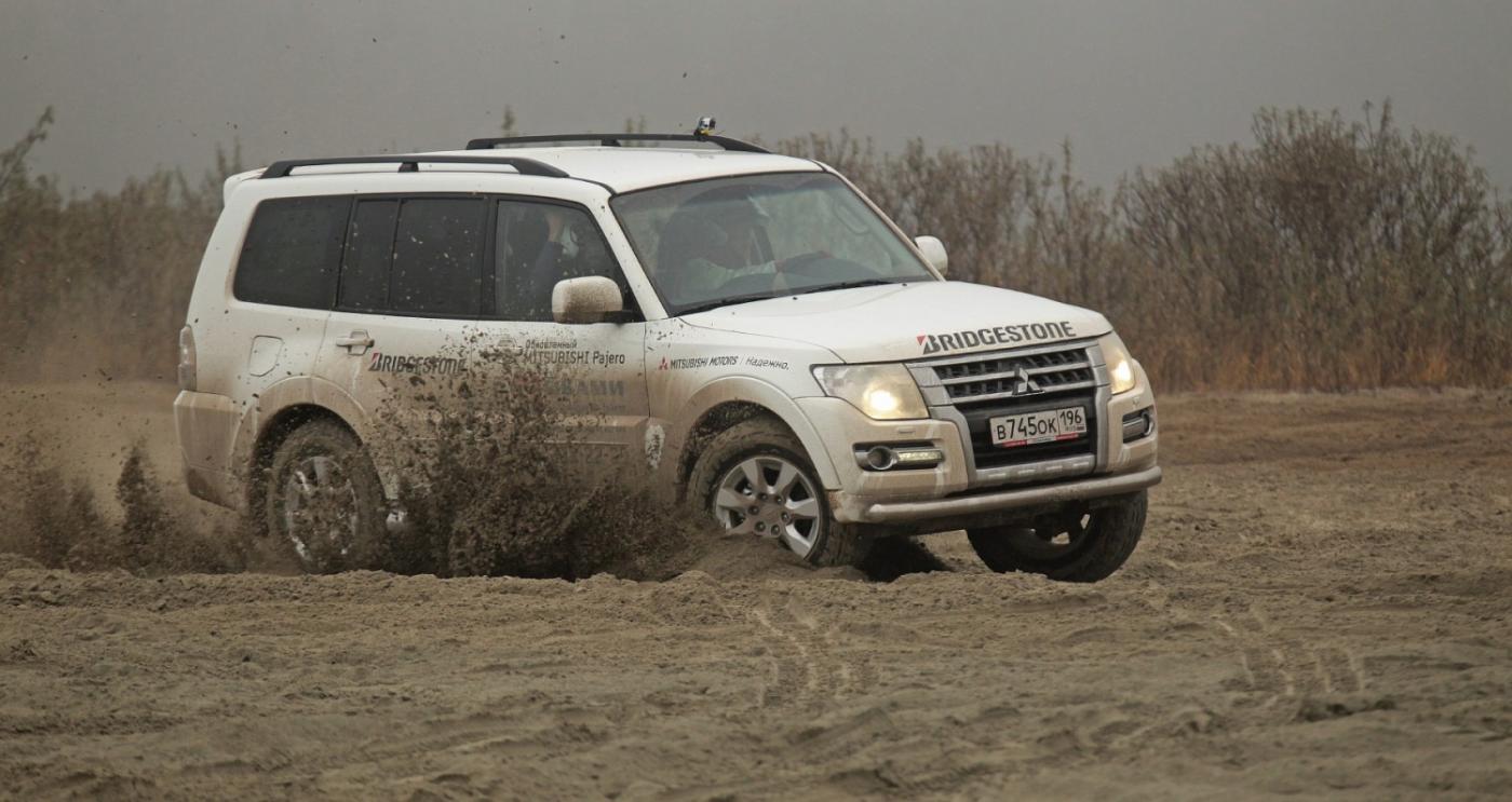 Легенды «Дакара» приехали на Урал! Под Екатеринбургом прошел внедорожный тест-драйв с именитым автогонщиком - Фото 1