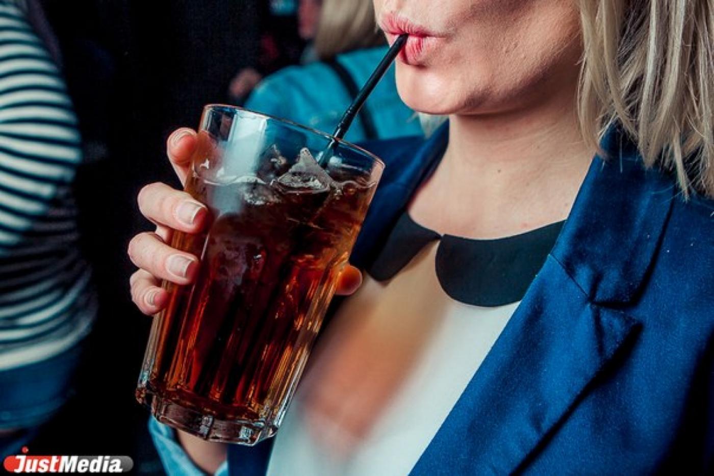 Утоляют жажду и не прибавляют вес. Эксперты продолжают развеивать мифы о газированных напитках - Фото 1