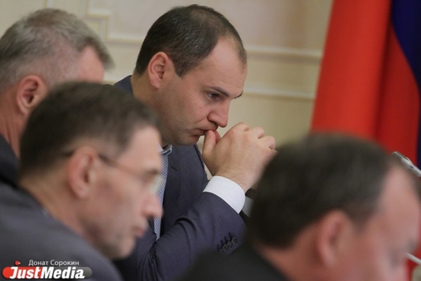 Паслер на посту губернатора занялся спасением свердловских заводов от кризиса