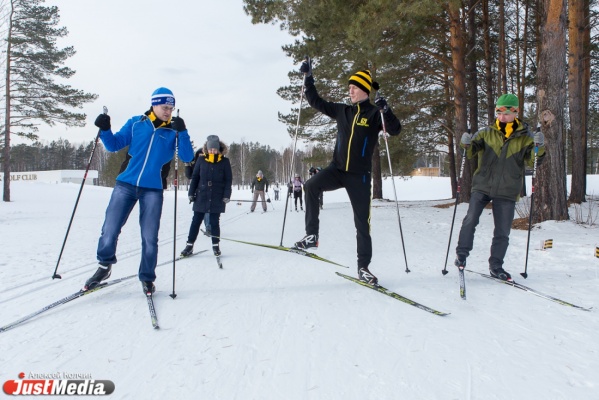 На лыжах в юбке. В компании Ивана Алыпова екатеринбургские журналисты покоряли лыжню и разрушали школьные стереотипы
