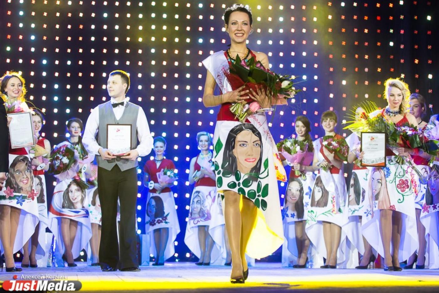 Частушки, песни военных лет и свадьба. В Екатеринбурге выбрали «Красу Свердловской магистрали» - Фото 1