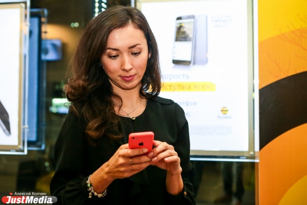 Съедобные символы Apple и гаджеты в подарок. «Билайн» с размахом отметил в Екатеринбурге российскую премьеру iPhone - Фото 1