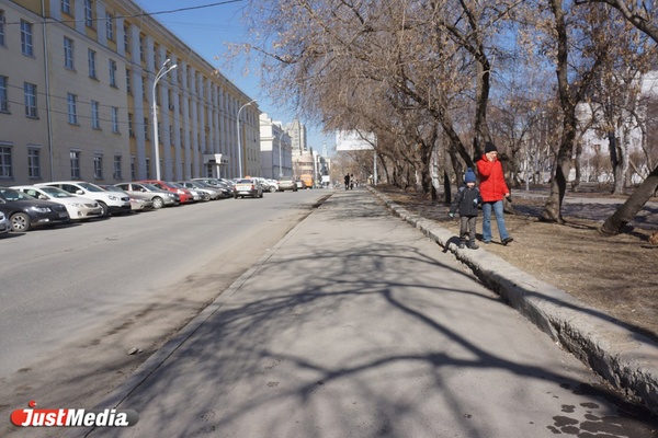 «…Поверьте, это далеко не самый плохой вариант». Горожане, в отличие от Куйвашева, довольны уборкой Екатеринбурга. ФОТОРЕПОРТАЖ