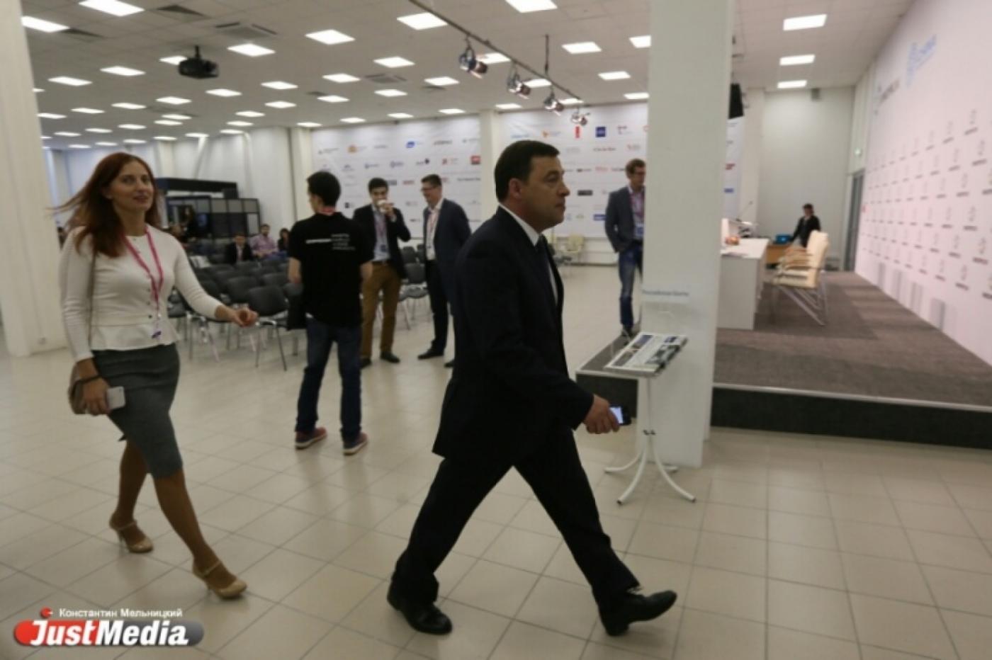 Горькое послевкусие ИННОПРОМа. Администрацию губернатора Куйвашева критикуют за плохую организацию выставки - Фото 1