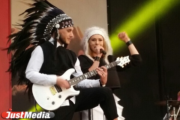 Диско-племя IOWA питается белорусской картошкой, пишет хиты на кухне и приносит праздник в стаканчике. ИНТЕРВЬЮ