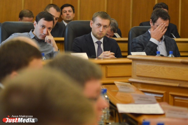 Мэрия снова продемонстрировала контроль над думой: прогубернаторским депутатам не дают снять Якоба