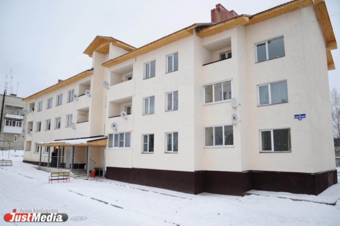 «Я лично видел, как заделывали. Не представляю, куда все девалось». Власти Белоярки не смогли найти виновных в появлении новых бараков - Фото 1