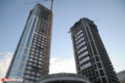 «Южные ворота Екатеринбурга» почти готовы. Первый дом с панорамными окнами, вертолетной площадкой и собственным входом в ЦПКиО сдадут через полгода. ФОТО