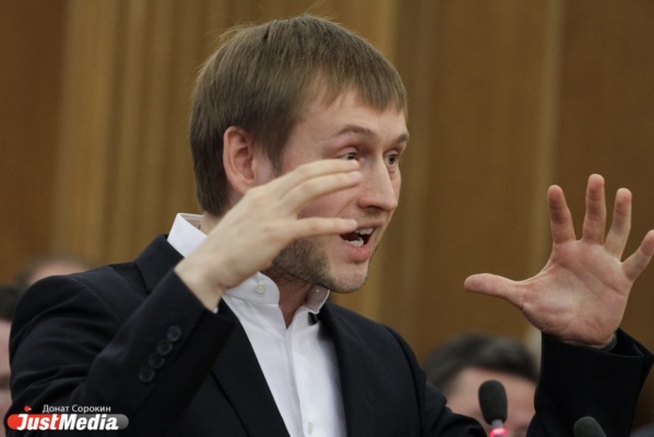 «В конкурсах подрядчиков побеждают фирмы справедливороссов». Областные депутаты завалили Караваева провокационными вопросами