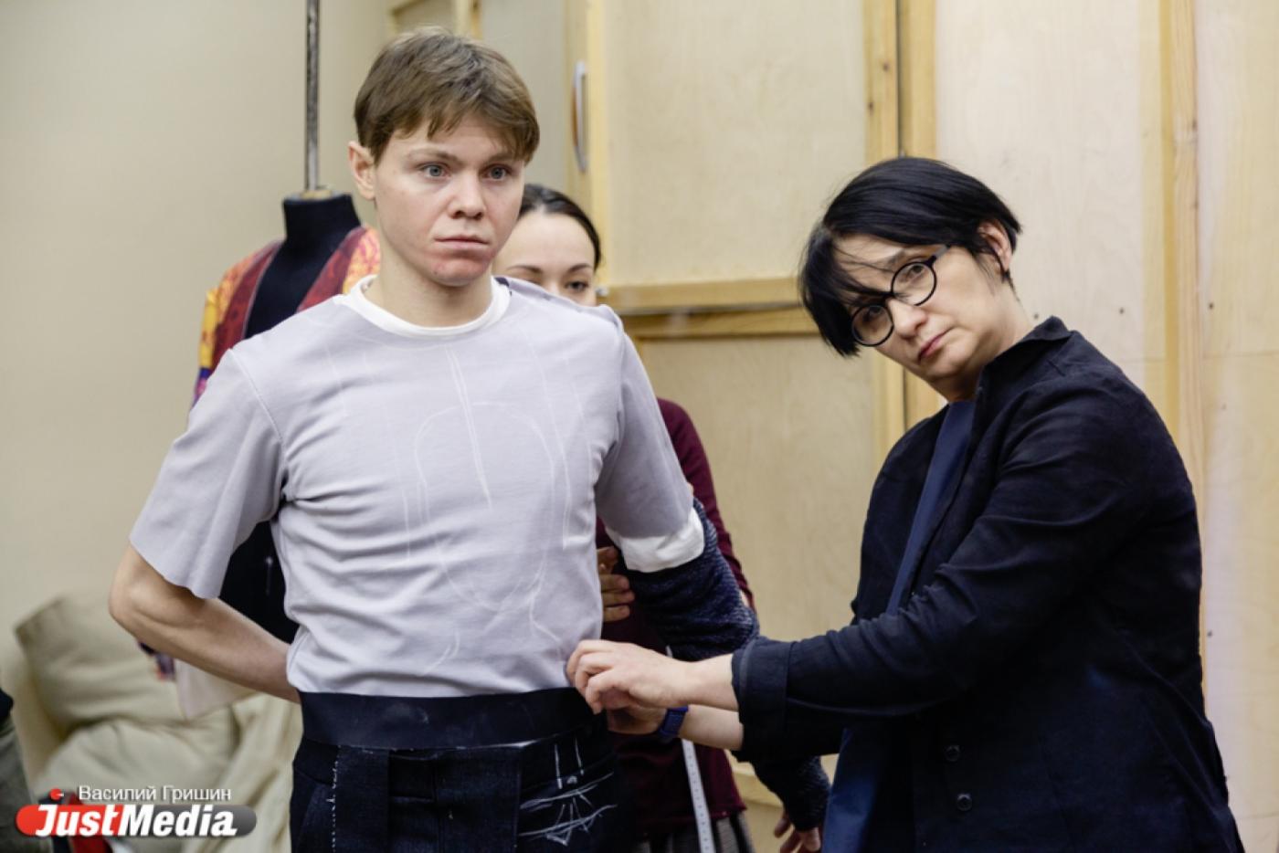 Ирэна Белоусова, дизайнер: «Серые уличные бои и разноцветный бал: в «Ромео и Джульетте» все постепенно набирает цвет и собирается в гармоничную картинку»  - Фото 1