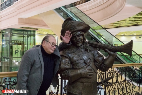 Высоцкий в роли Д’Артаньяна, дружба с Папановым и «Оскар» Михалкова: актер Валентин Смирнитский провел в Екатеринбурге встречу с поклонниками