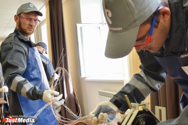 В Екатеринбурге монтажники кабелей отметили День Интернета зачисткой, сваркой и герметизацией - Фото 1
