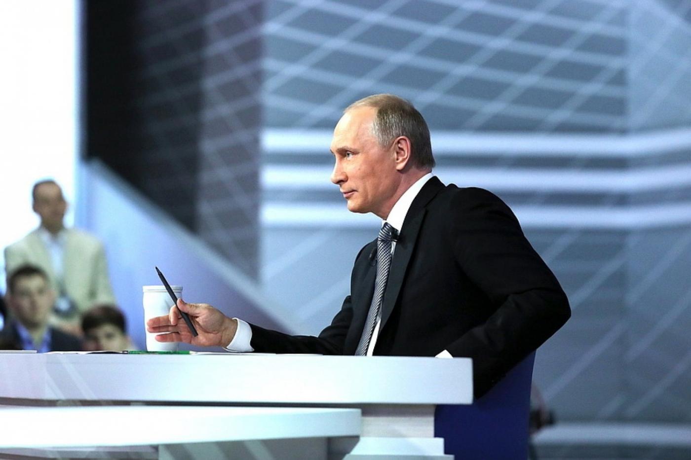 Дорожный фонд, война с Ройзманом и оптимизация здравоохранения. Какие сигналы в ходе прямой линии Путин послал Куйвашеву - Фото 1