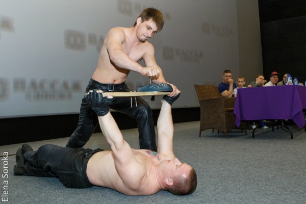 Забивают гвозди руками и превращают людей в металл. На Урале нашли «Людей Икс»