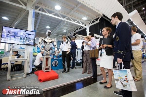 Трамваи-воины, мультиварка для слепых, КАМАЗ с домашним кинотеатром и душем. ИННОПРОМ-2016 глазами JustMedia