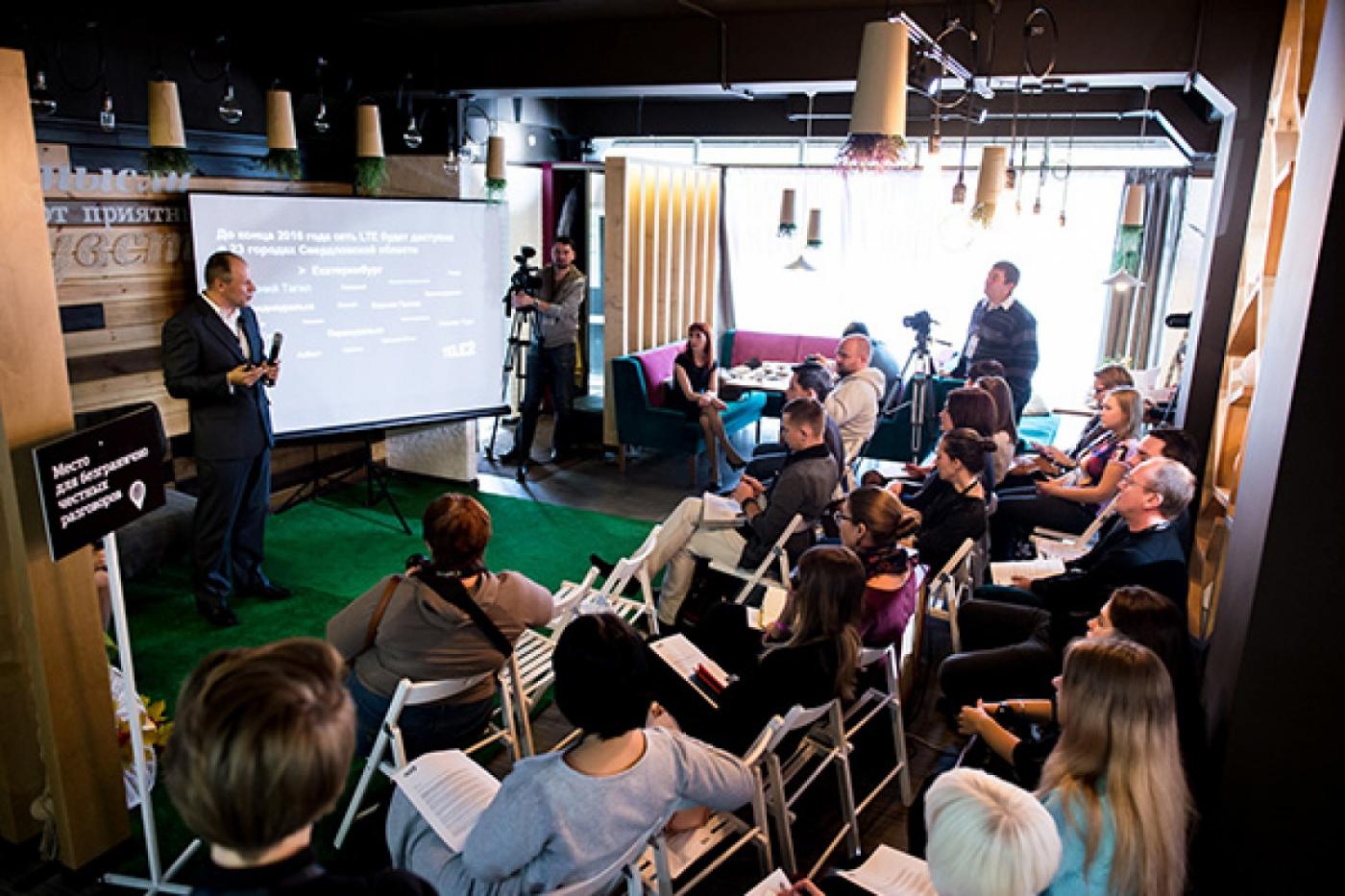 Мобильный «безлимит» на 299 рублей! Tele2 презентовал «Беспредельно черный» тариф - Фото 1