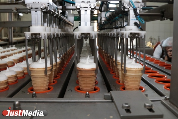 Будущее сегодня. JustMedia.Ru посмотрел, как роботы делают лучшее мороженое и булочки в Екатеринбурге