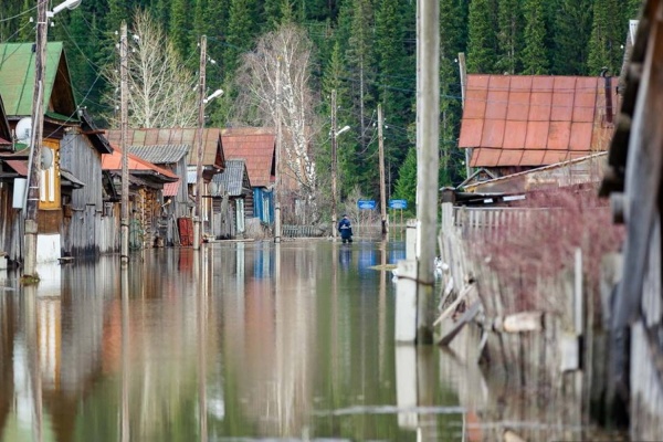 Свердловскую область смывает половодье. Уйти под воду готовятся Нижний Тагил, Красноуфимск и окрестности Серова. ФОТО - Фото 1