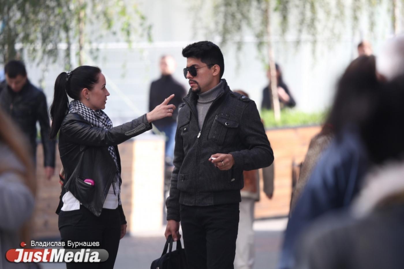 Не могут отличить Центральный стадион от «Юности». В преддверии мундиаля «разводим» горожан и тестируем Екатеринбург на знание английского. ВИДЕО - Фото 1