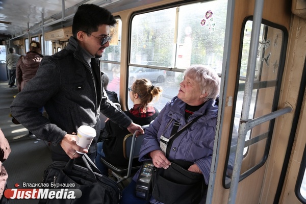 Иностранцам придется туго в екатеринбургском транспорте. Кондукторы-мигранты и кондукторы-пенсионеры запороли тест на знание английского. ВИДЕО