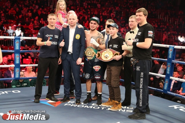 Одиннадцать красных побед. JustMedia.Ru посмотрел, как уральские бойцы боролись за чемпионские пояса в Челябинске. РЕПОРТАЖ