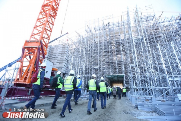 Что общего у крыши «Екатеринбург-Арены» и Эйфелевой башни? JustMedia.Ru с футболистами «Урала» побывал с экскурсией на главной стройке города. ФОТО