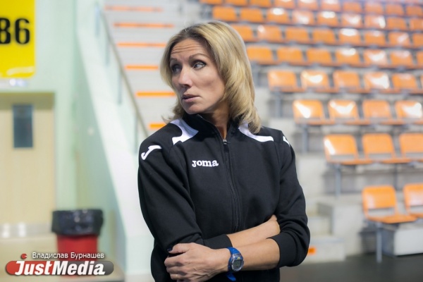 «Иногда игроки «Урала» не хотят видеть меня на тренировках». Елена Афанасьева – о работе в мужском футболе