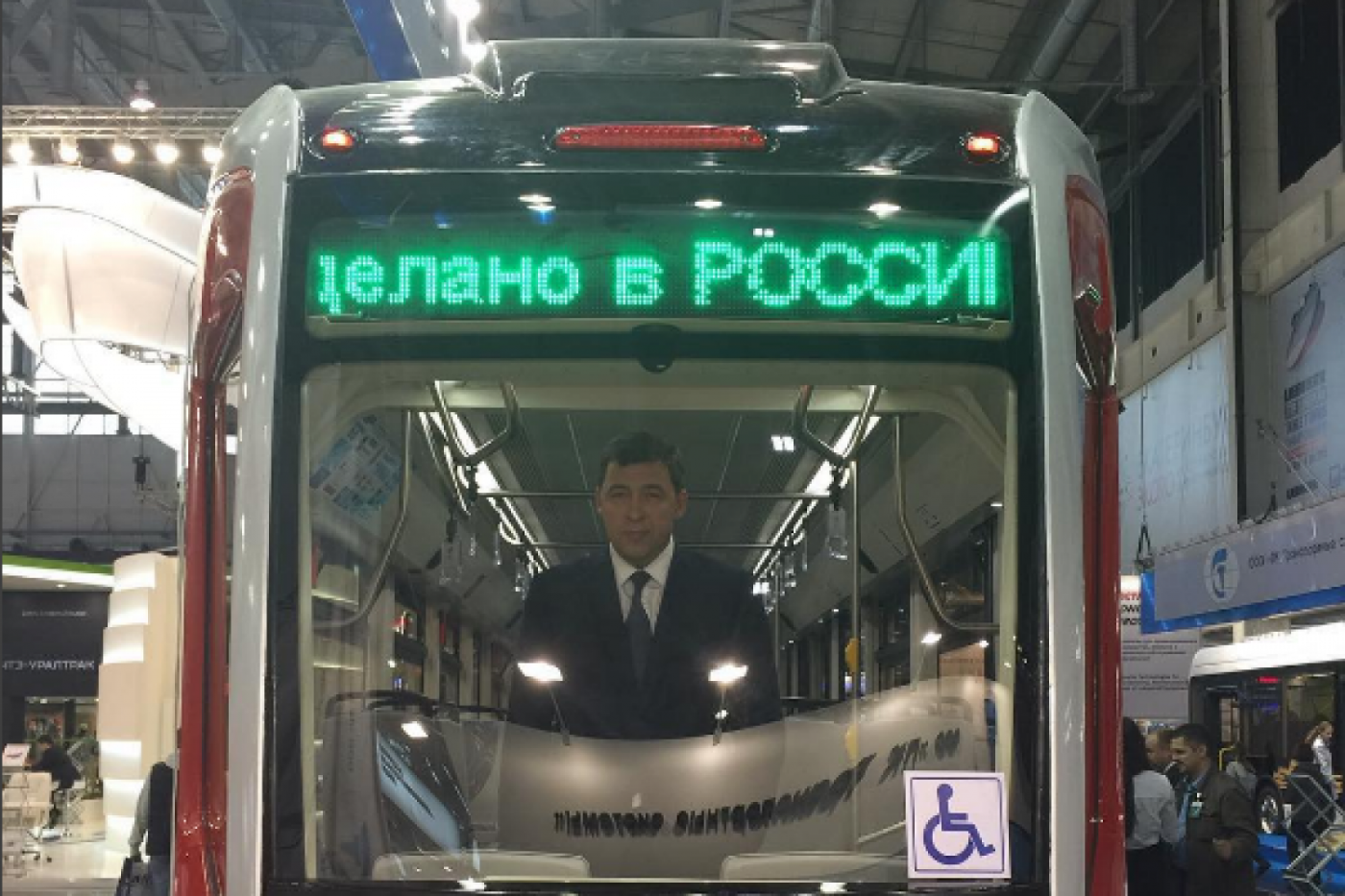 Пятилетка Куйвашева: не мешал предпринимателям, помогал театрам и встал на хоккейные коньки - Фото 1