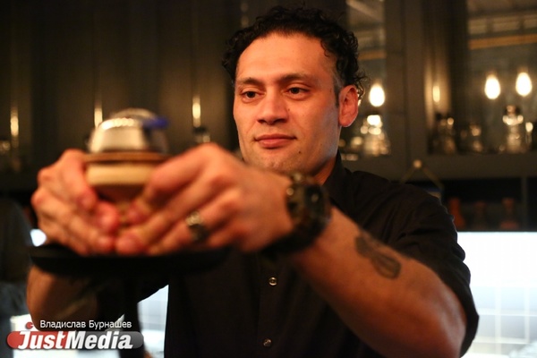 «В ученики не беру – молодые люди либо ленивые, либо без мозгов». Египтянин Мохито делает в Екатеринбурге кальяны по секретному бабушкиному рецепту. ИНТЕРВЬЮ