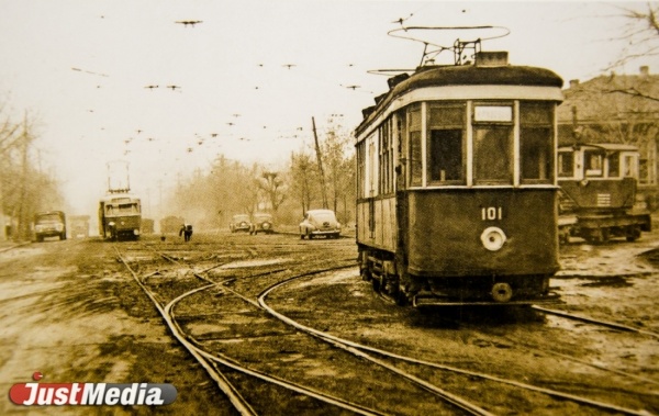 «Свердловский трамвай был самым быстрым в мире». О привилегиях трамвайщиков на улицах и голубом VIP-экспрессе в СПЕЦПРОЕКТе «Е-транспорт»