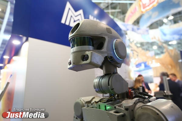 Сбиваем дронов-нарушителей и создаем собственные голограммы. Чем заняться на ИННОПРОМЕ-2017. ФОТО. ВИДЕО