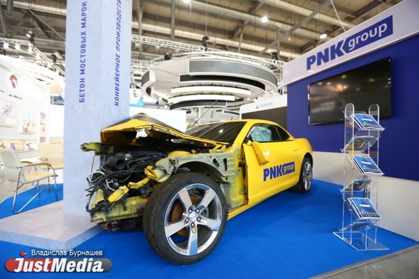 Разбитый вдребезги Camaro, дизельный Pajero и электромобиль для доставки пиццы. ИННОПРОМ глазами автолюбителя. ФОТО