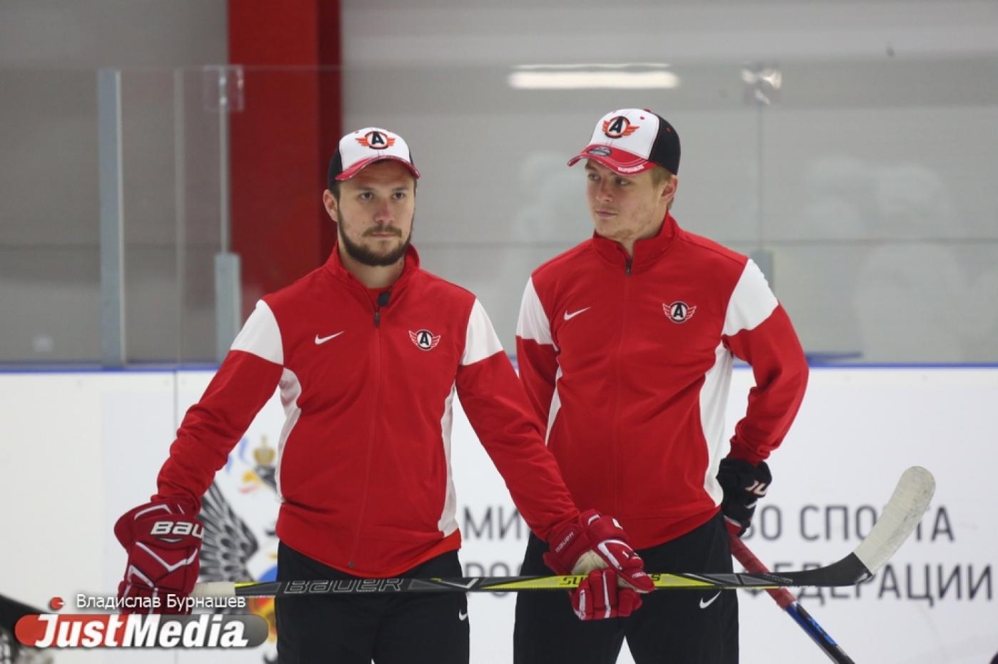 «На бумаге собралась очень сильная команда. Надо выходить на лед и доказывать». Хоккеисты Голышев и Щемеров - о предсезонке и атмосфере в «Автомобилисте». ИНТЕРВЬЮ - Фото 1