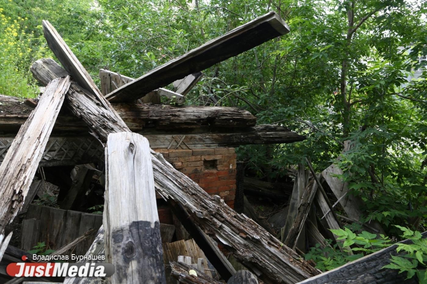 «Умирает зайчик мой». Во что превратились достопримечательные дома на екатеринбургской улице Заячий порядок. СПЕЦПРОЕКТ - Фото 1