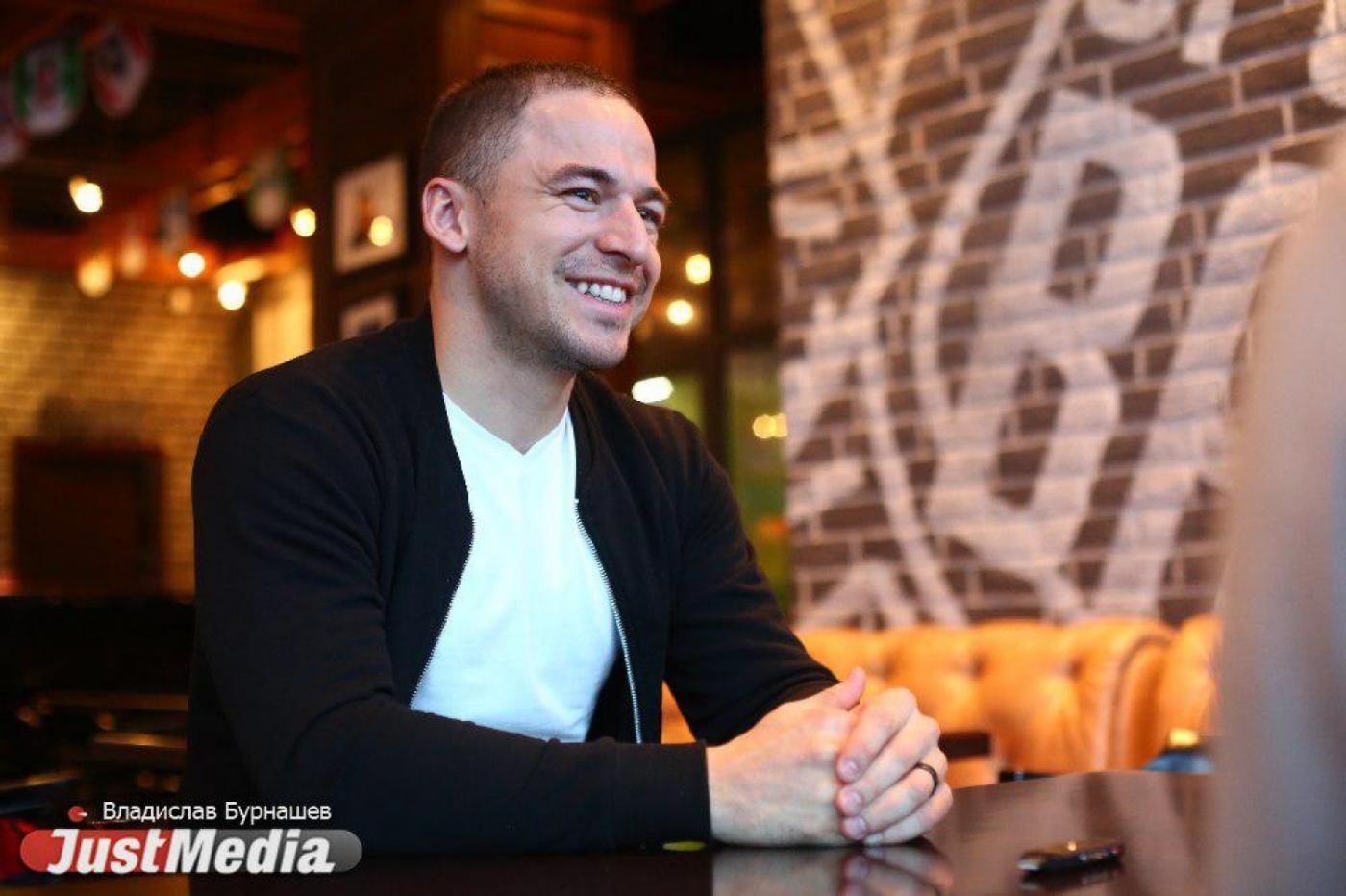 Нападающий «Автомобилиста» Франсис Паре: «В свободное от тренировок время учусь готовить еду для дочки и занимаюсь бытовыми делами». ИНТЕРВЬЮ - Фото 1