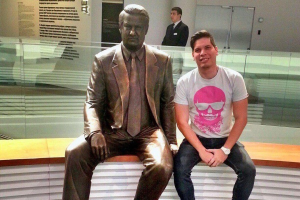 «Не понимаю, как вы едите суп с майонезом или сметаной. Очень странно». Преподаватель из Венесуэлы рассказал, чем шокировал его Екатеринбург. СПЕЦПРОЕКТ