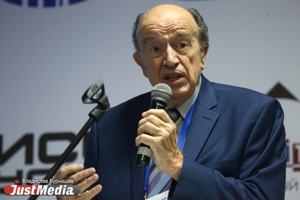 ОТКРЫТАЯ ПОЗИЦИЯ. Вукан Вучик: «Нельзя делать ставку только на один вид транспорта и тем более закатывать рельсы в асфальт»