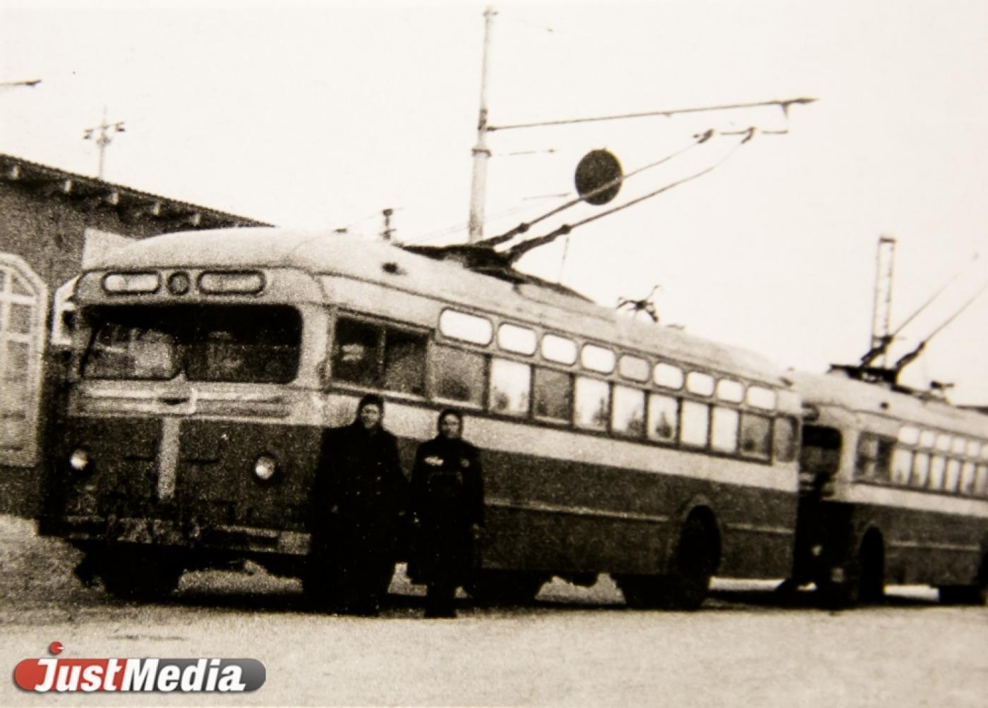 «То щиток в кабине загорится, то в кювет улетишь». О том, как свердловские женщины работали в троллейбусах в годы войны в СПЕЦПРОЕКТе «Е-транспорт» - Фото 1