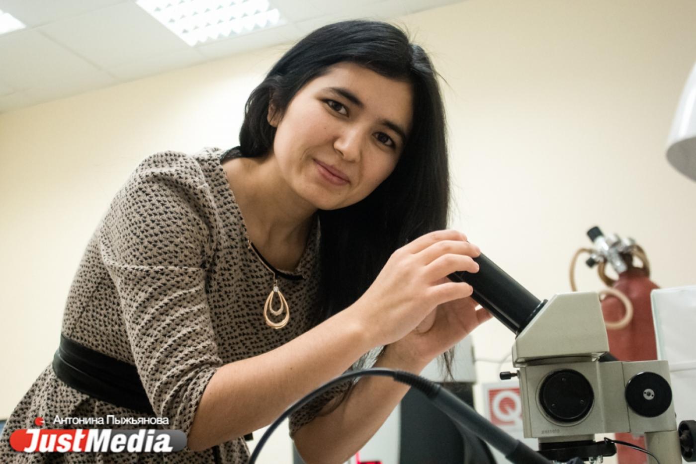 «Первые дни в Екатеринбурге я не ела и не выходила из комнаты общаги». Педагог из Таджикистана о трехчасовой свадьбе и новогодней ночи в метро. СПЕЦПРОЕКТ - Фото 1